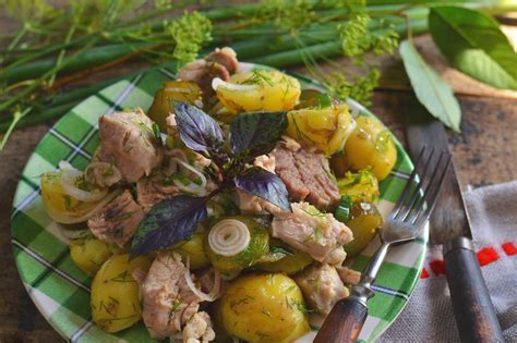 Салат деревенский с картошкой и мясом. Пошаговый рецепт с фото — Ботаничка