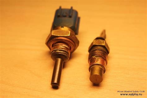 Где находится датчик температуры охлаждающей жидкости ниссан серена ...