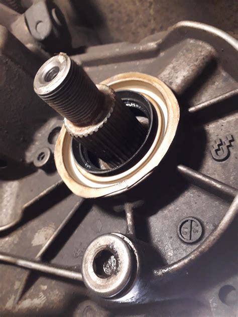 Nissan Pathfinder 2007г сальник раздатки переднего кардана и саленты ...