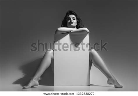 Sexy Naked Brunette Woman Sitting Holding库存照片 Shutterstock