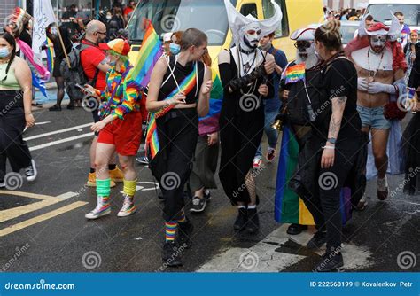 La Gente Participa En El Orgullo Gay Tambi N Conocido Como La Marcha Del Orgullo Lgbt De