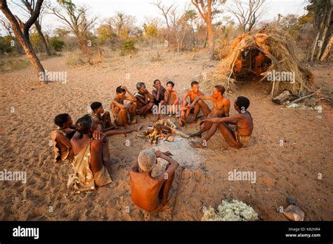 San Tribe Africa Gathering Hi Res Stock Photography And Images Alamy