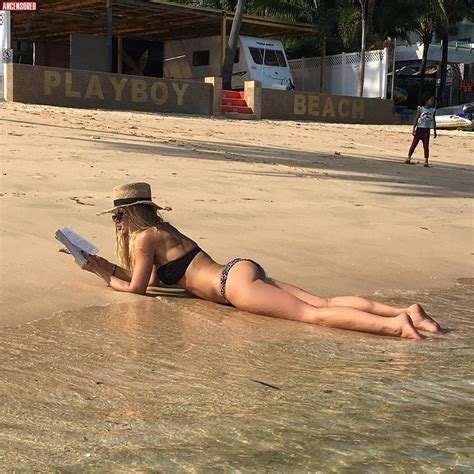 Naked Jana Hallas Added 08 27 2018 By KA