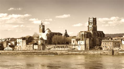 french village  pont saint esprit  temporarily mad