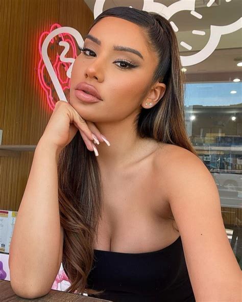 Janet Guzman Hot Selfie Barefoot Photos The Fappening