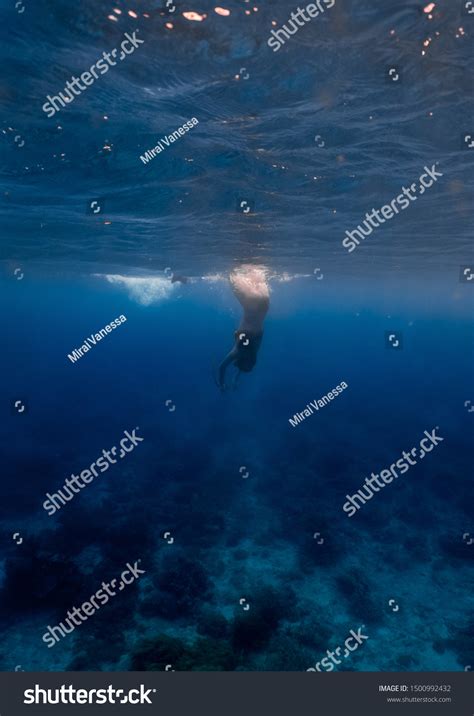 Sexy Girl Wearing Bikini Freediving Crystal Foto Stok 1500992432 Shutterstock