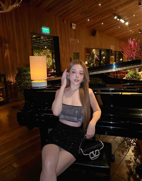 Đội hình hot girl đời đầu lên sóng cuối năm Huyền Baby cháy nhất Linh Rin e ấp bên chồng