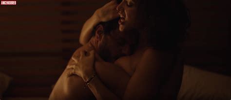 Naked Débora Nascimento in O Olho e a Faca