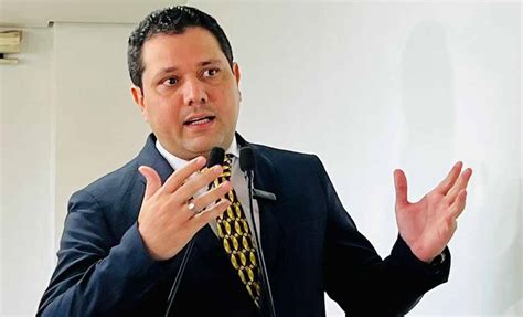 Proibi O De Crian As Na Parada Gay E Cria O De Conselho Da Pessoa Lgbtqia Passar O Por