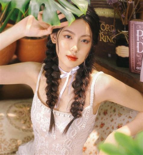 Bạn gái tin đồn của HIEUTHUHAI chuẩn hot girl sau khi thay đổi thứ trên mặt Quyết định quá