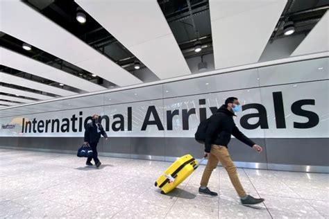 Los turistas de Colombia Perú y otros cinco países de América Latina saldrán de la lista roja