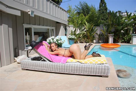 Nicole Aniston Perfect Blonde In Th Pool ImageSet Nicole Porn Pic