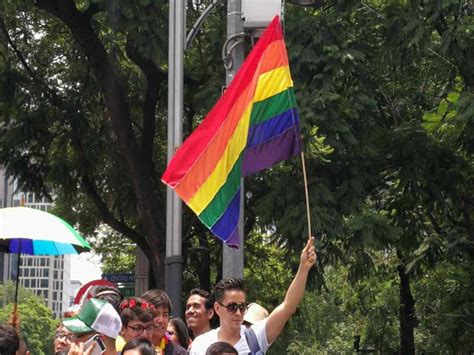 Marcha Del Orgullo Gay Loveislove En Cdmx
