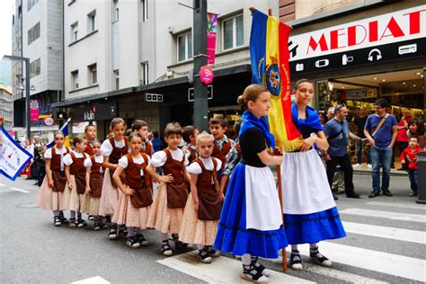 Сostume traditionnel des pays du monde et d'Europe. Robe traditionnelle