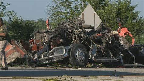 Two Dead 5 Injured In Crash On I 71 Wtte