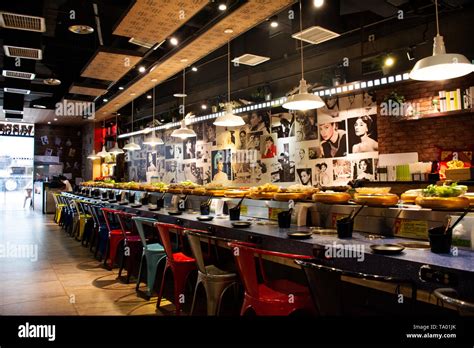 Conveyor Belt For Serve Chinese Hot Pot Sichuan Style Or Shabu Shabu For Chinese People Eating