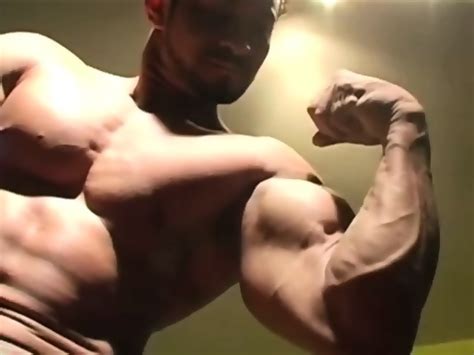 Str Bodybuilder Flexing Nude