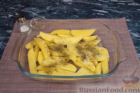 Рецепт: Картофель, запечённый с куриными крылышками в соево-томатном ...