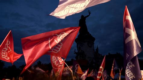 Manifestantes Lotam Ruas De Paris Contra Resultado Do Primeiro Turno