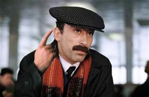 Создать мем "кикабидзе мимино, грузинская кепка аэродром, грузин в ...