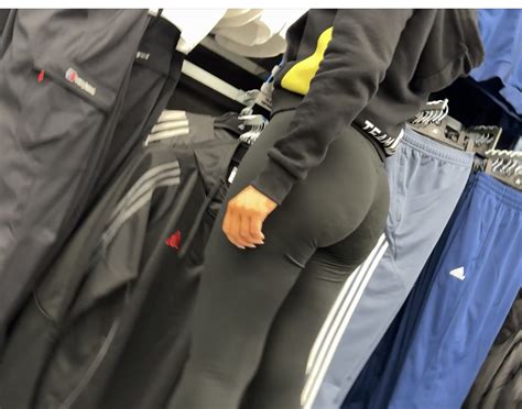 Oc Jd Sports Worker Amazing Ass On This Girl Spandex Leggings Yoga Pants Forum