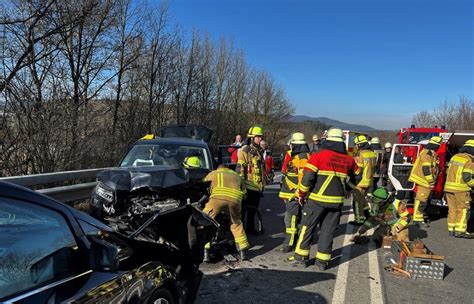 Drei Verletzte Nach Unfall Auf Der B Bei Cham Sch Ferhund Tot