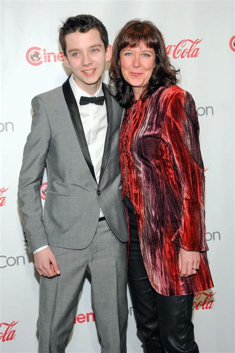 Músico gamer y actor el protagonista de Sex Education y la escena por la que estuvo a punto de