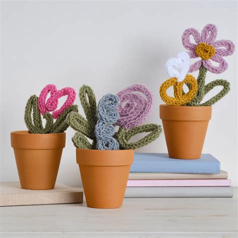 Quick Knit Flower Frenzy 17 Mix Match Knitted Flowers Annie S 9