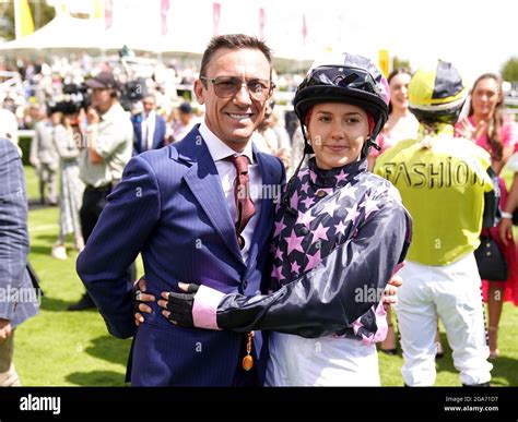 Frankie Dettori Pose Pour Une Photo Avec Sa Fille Ella Dettori Avant Sa