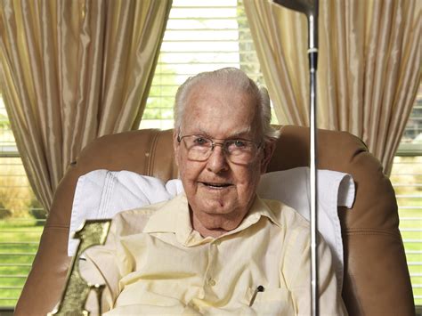 93 Year Old Makes First Hole In One In 65 Years Of Golfing Toronto Sun