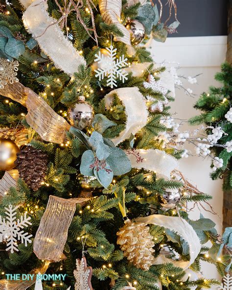 Decorate An Elegant White And Gold Christmas Tree Ideas And Inspiration The Diy Mommy