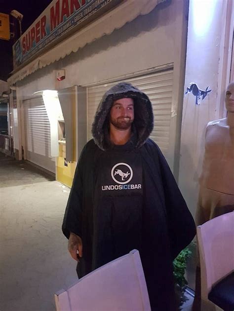 Bride Who Performed Sex Act In Wedding Photo Is Mortified Daily Mail Online