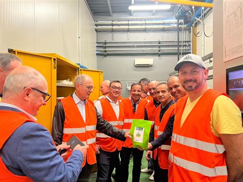 Visita à fábrica da ILSA, na Itália - Revista COPLACANA