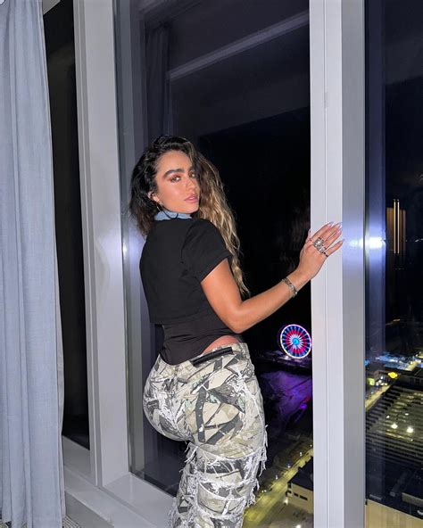 Sommer Ray Shows Off Bikini Bod In Poolside Pics BootymotionTV