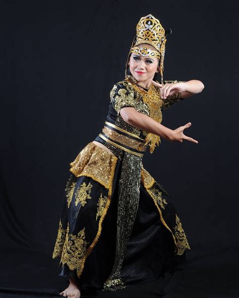 Seni Tari Jaipong Dan Penjelasannya Michael Clark