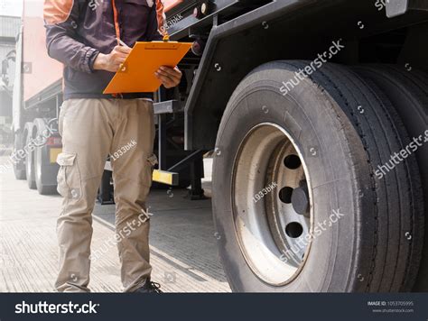 2,140 Driver truck checking Images, Stock Photos & Vectors | Shutterstock