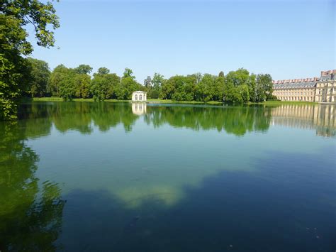 Pavillon Sur L Tang Des Carpes Ch Teau De Fontainebleau Flickr