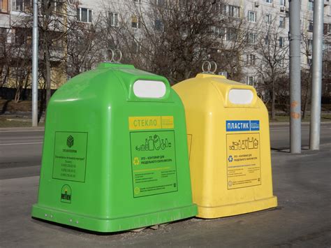 В Молжаниновском установили новые контейнеры для раздельного сбора мусора