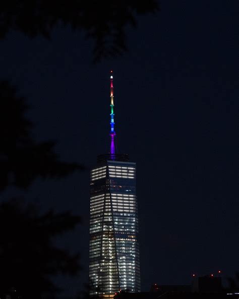 Locais icônicos pelo mundo homenageiam vítimas do massacre de Orlando Guia Gay São Paulo