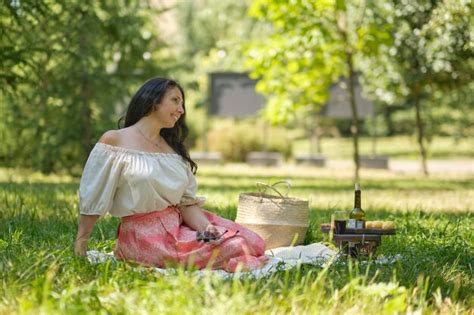 Premium Photo Portrait Portrait Of A Confident Mature Woman Smiling Woman Looking At Camera