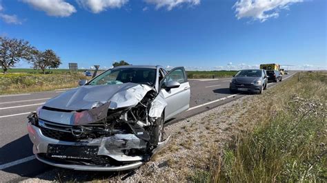 Kollision Nach Vorfahrtsfehler F Nf Teils Schwer Verletzte Bei Unfall