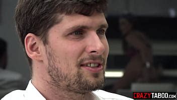 Madura sexy hizo una mamada y MILF disfrutó del sexo anal hardcore XNXX