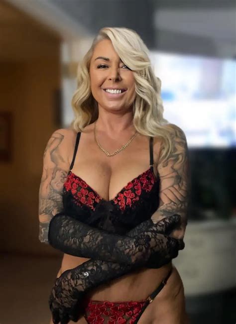 F Milf Dont Be Shy Say Hi Scrolller