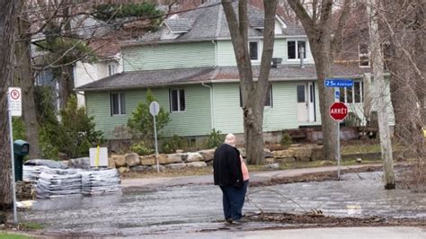 As Montreal Flood Risk Looms Volunteers Step Up To Lend A Hand Again