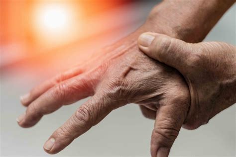 Early Signs and Symptoms of Arthritis - Joint Fuel 360