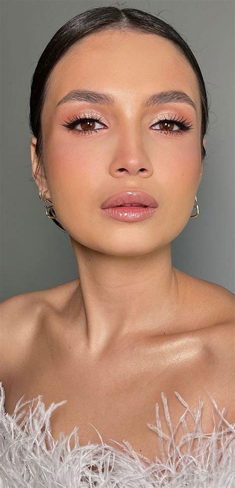 Stunning Makeup Looks Soft Nude Pink Makeup Look With Black Liner