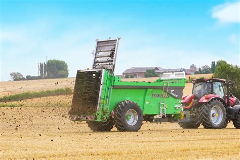 JOSKIN Tornado stalmeststrooiers