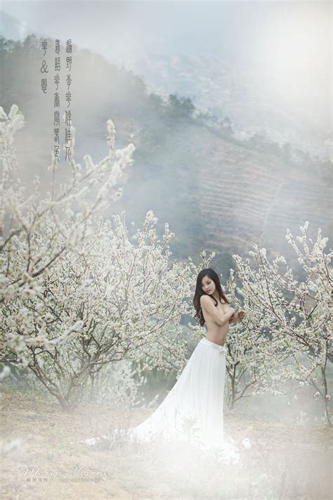 Album ảnh nude giữa hoa trắng photo Meiyi Vision Nude And Beauty