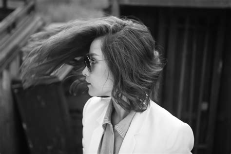 Lạ mắt bộ ảnh hot girl Chi Pu hất tóc lạnh lùng