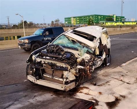 Woman Airlifted To Hospital After Suv Crashes Into Truck On Hwy 401 In